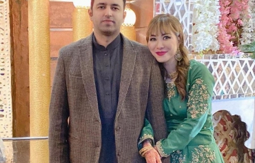 Mẹ đơn thân lấy trai tân Pakistan, 3 năm sau mới biết chồng rất giàu