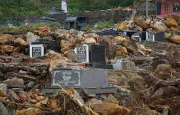 Nghĩa trang lớn nhất Đà Nẵng xáo trộn nghiêm trọng sau trận mưa lớn